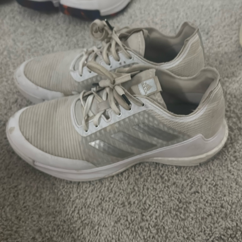 Volleyball shoes. Women’s 9.